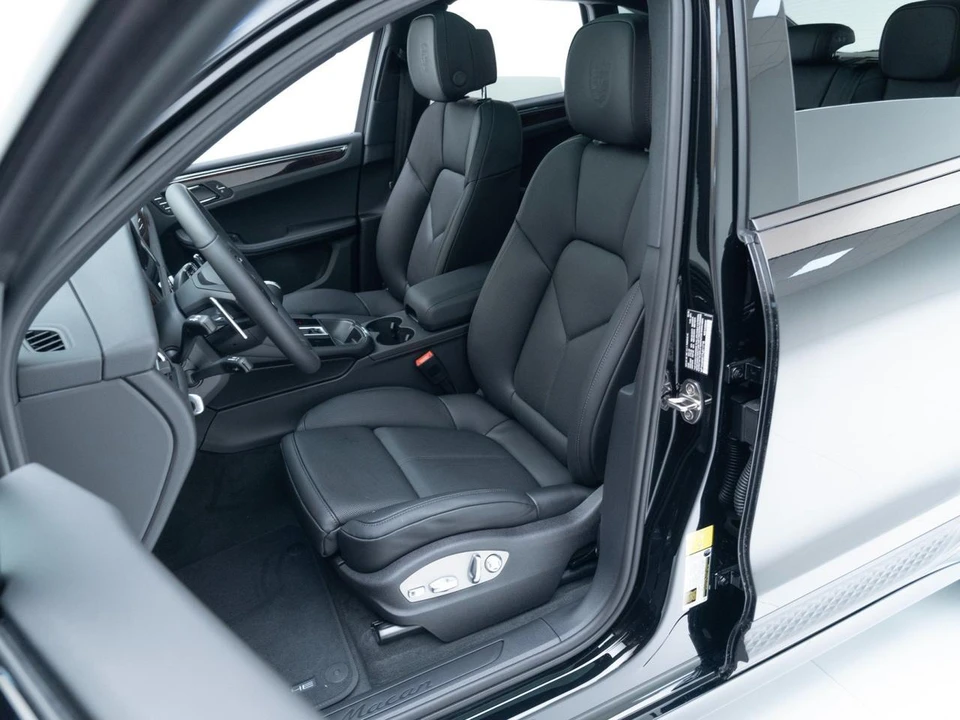 2026 Porsche Macan - Image 5 of 31