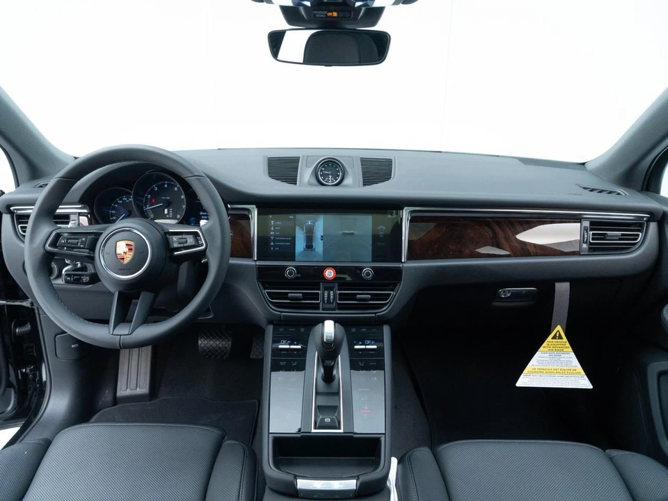 2026 Porsche Macan - Image 29 of 31