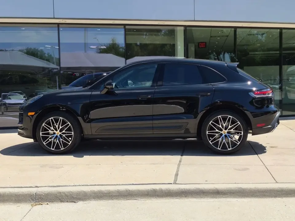 2026 Porsche Macan Electric - Image 15 of 31