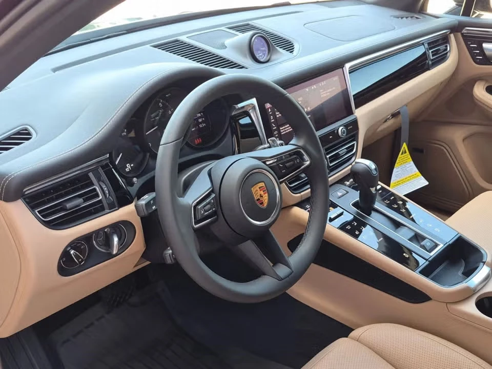 2026 Porsche Macan Electric - Image 27 of 31