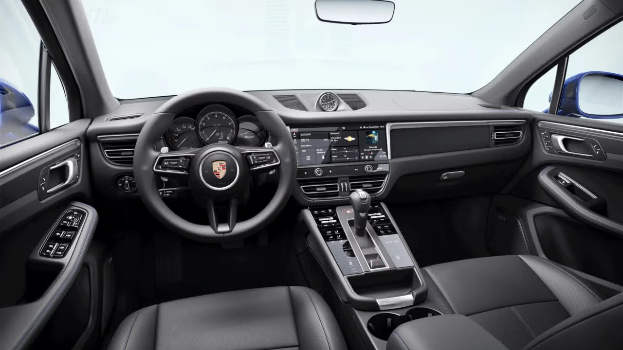 2026 Porsche Macan - Image 28 of 31