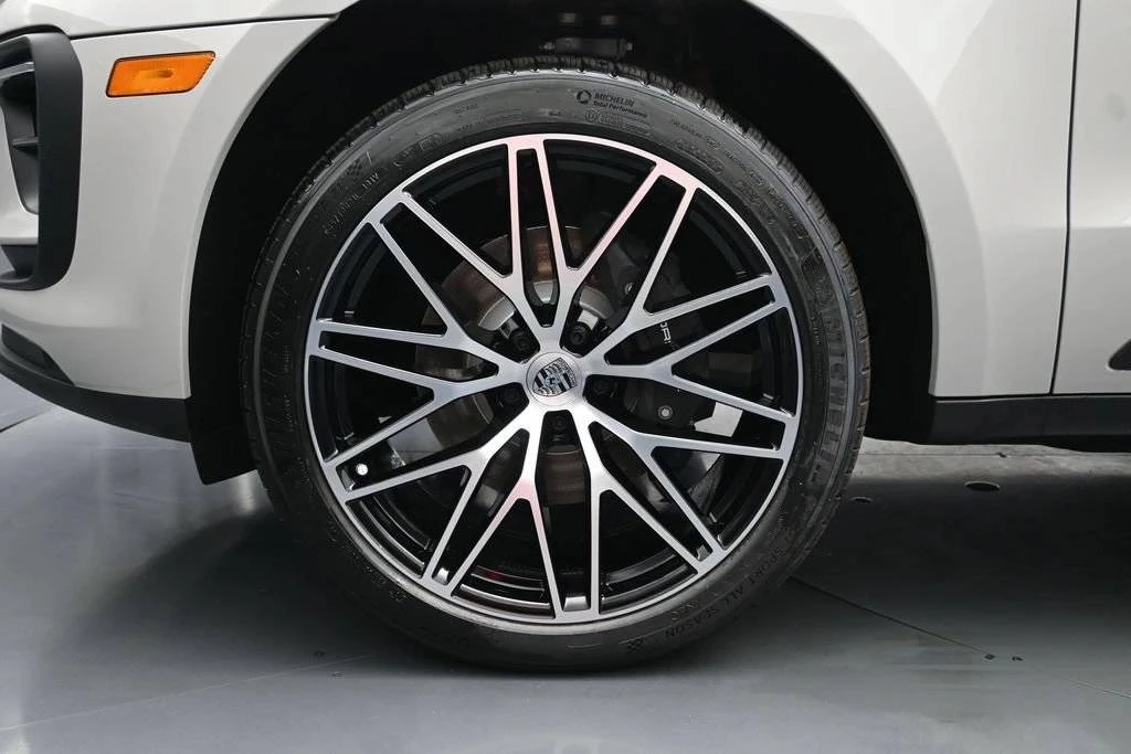 2026 Porsche Macan Electric - Image 5 of 5