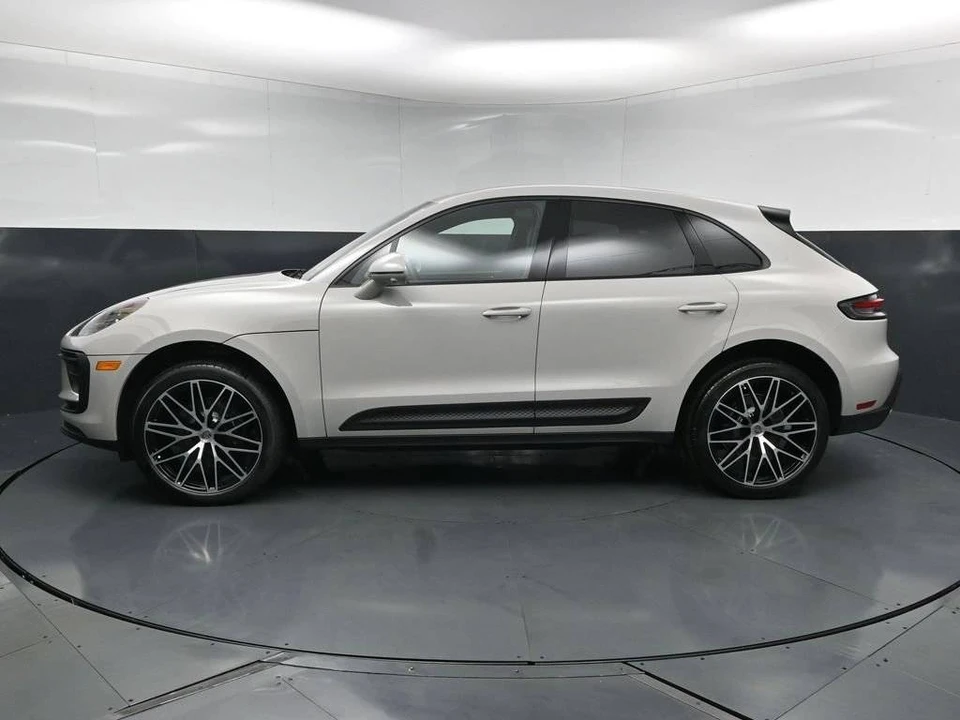 2026 Porsche Macan Electric - Image 2 of 5