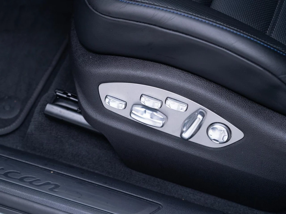 2026 Porsche Macan - Image 13 of 28