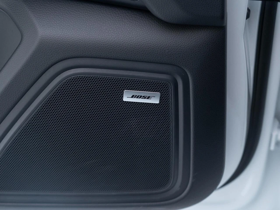 2026 Porsche Macan - Image 20 of 28