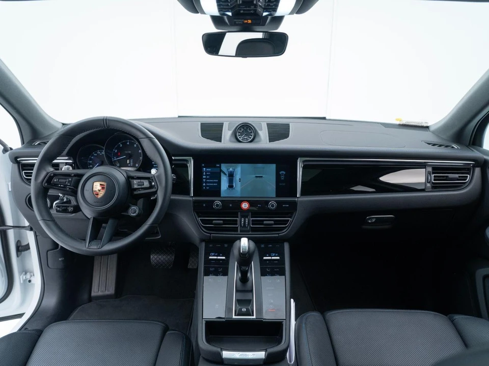 2026 Porsche Macan - Image 27 of 28