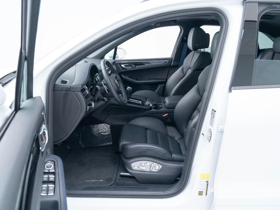 2026 Porsche Macan - Image 15 of 28