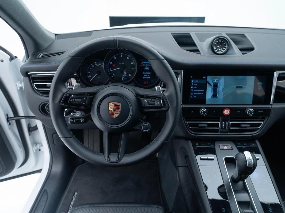 2026 Porsche Macan - Image 28 of 28
