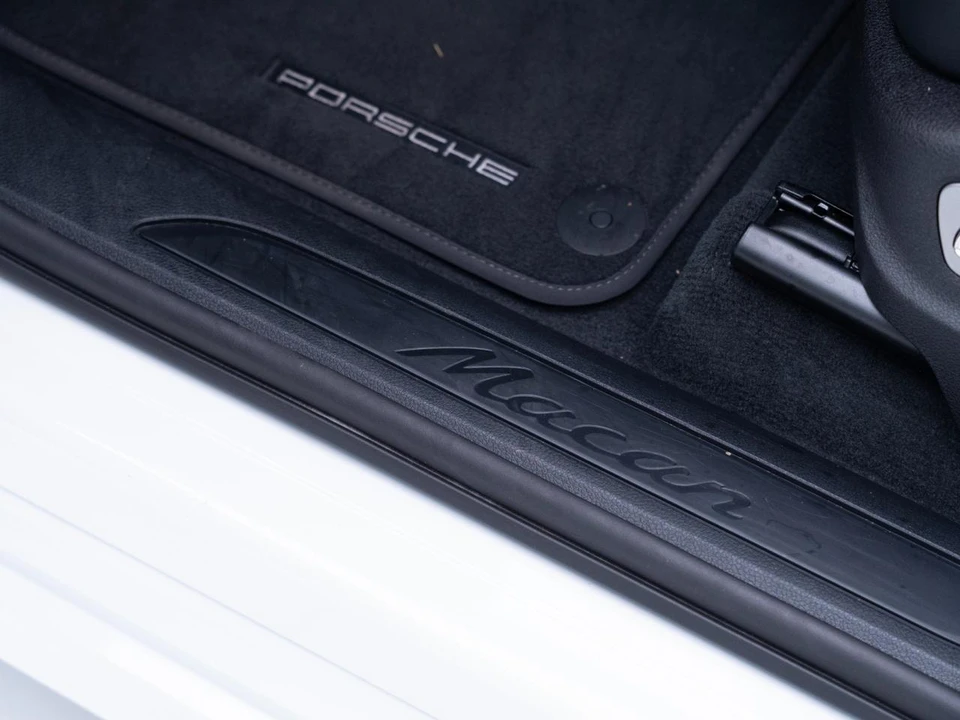 2026 Porsche Macan - Image 12 of 28