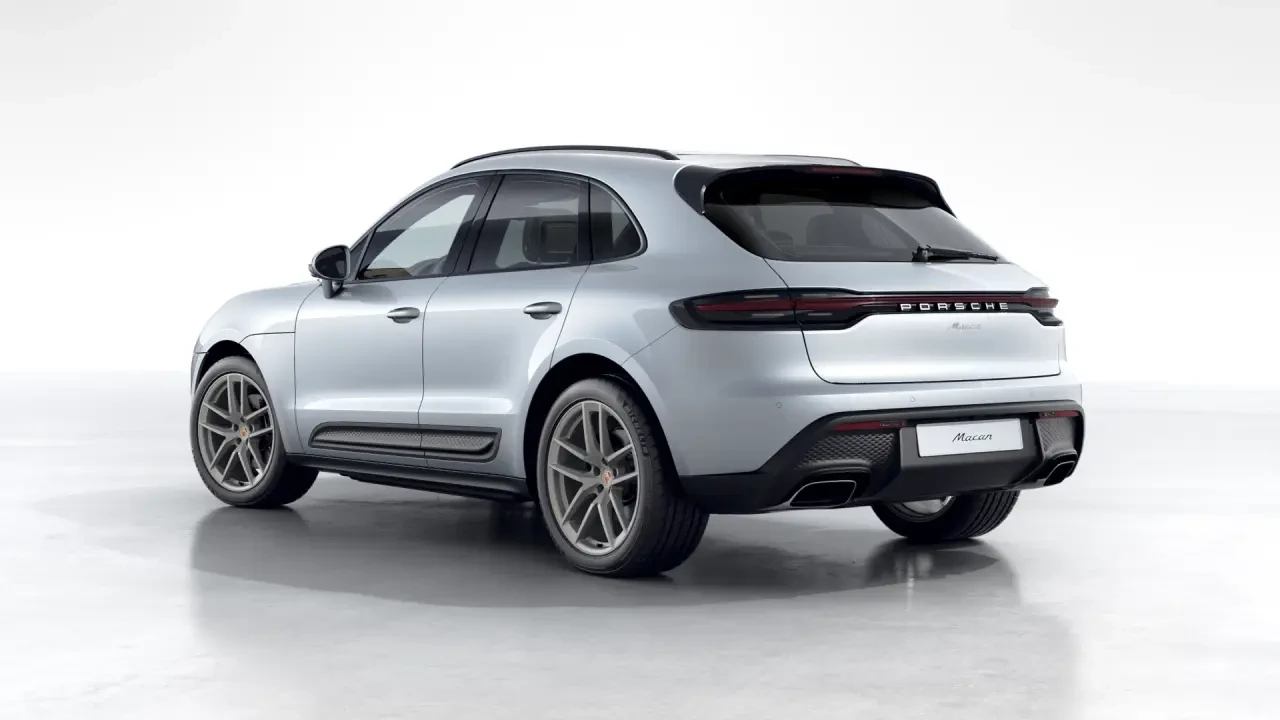 2026 Porsche Macan - Image 24 of 31