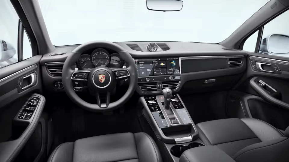 2026 Porsche Macan - Image 27 of 31