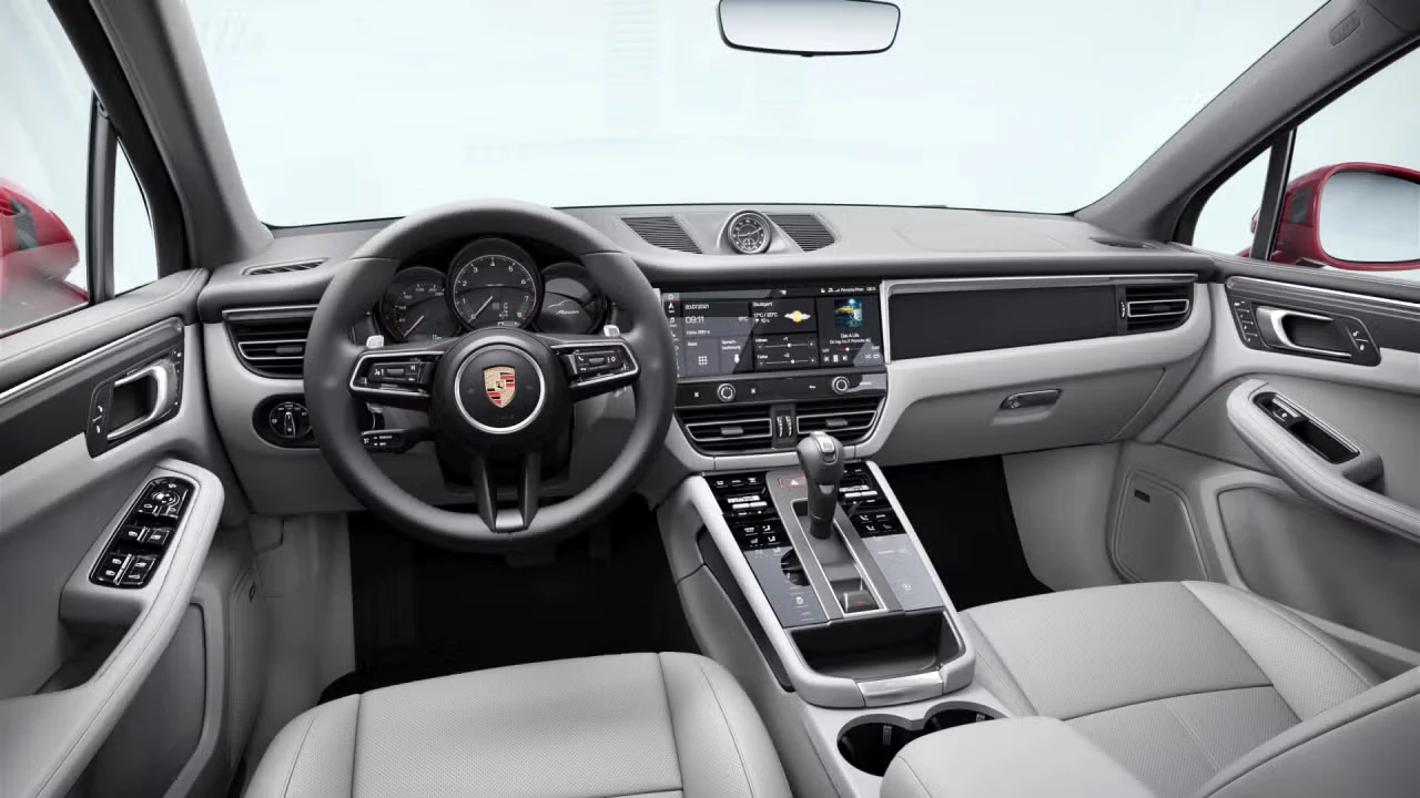 2026 Porsche Macan - Image 28 of 31