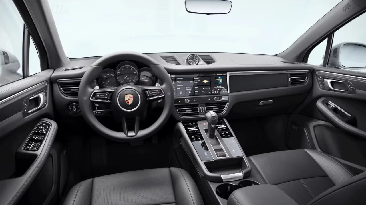 2026 Porsche Macan - Image 28 of 31