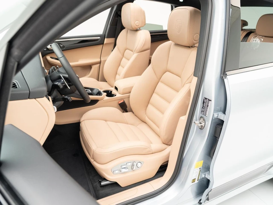 2026 Porsche Macan Electric - Image 5 of 28