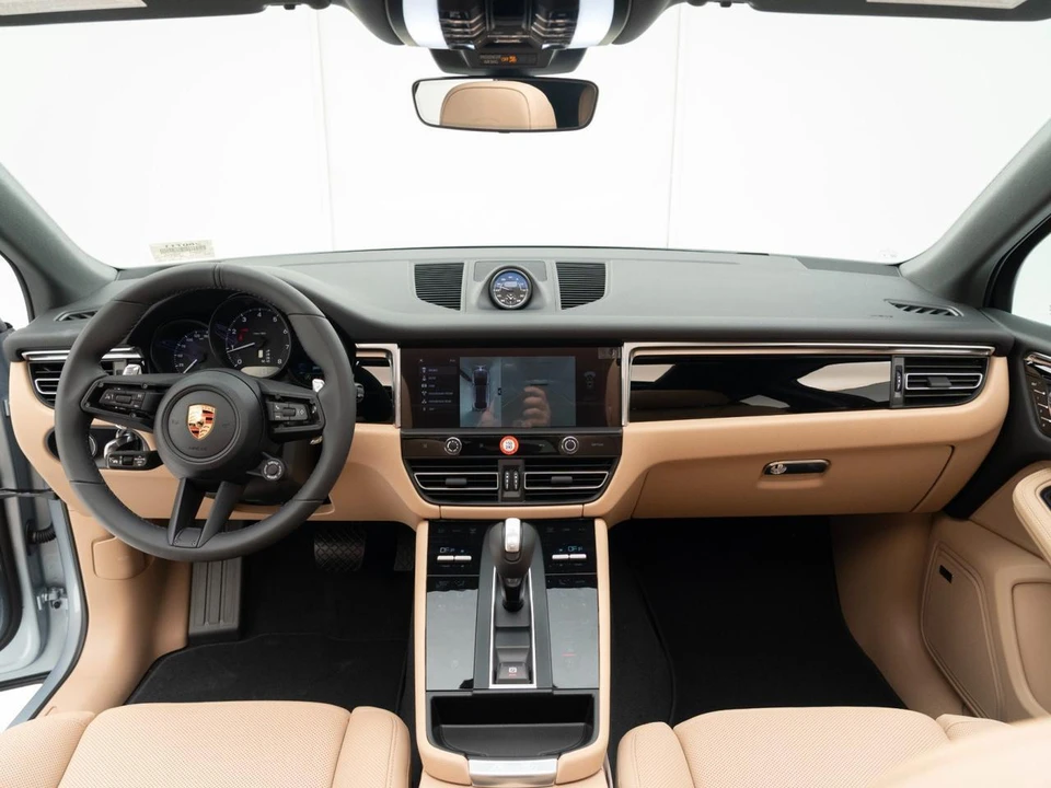 2026 Porsche Macan Electric - Image 26 of 28