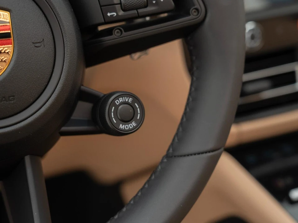 2026 Porsche Macan Electric - Image 24 of 28