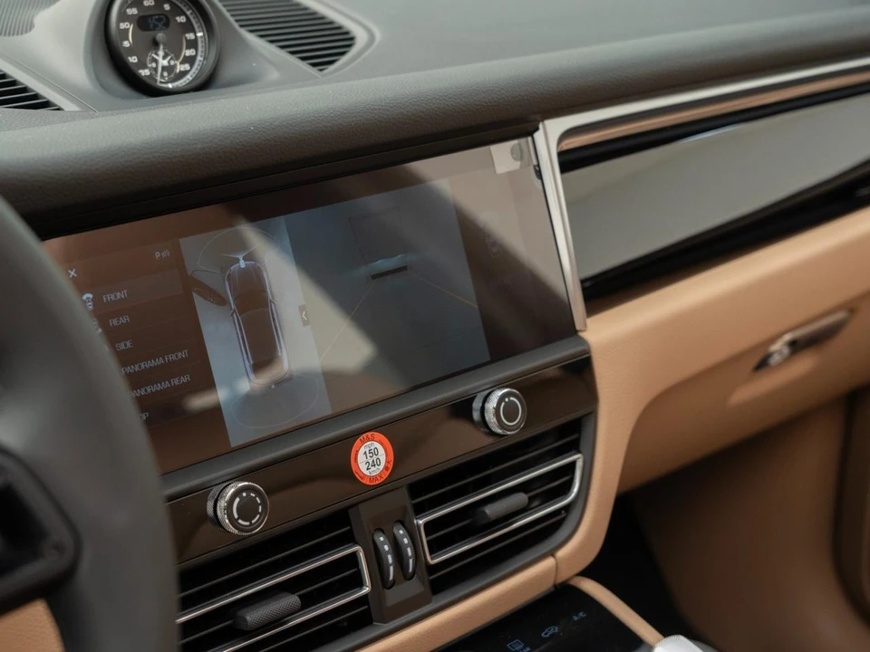 2026 Porsche Macan Electric - Image 22 of 28
