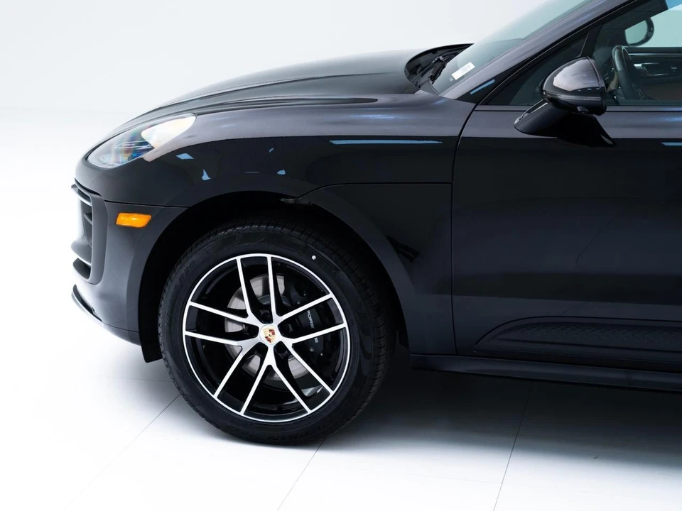 2026 Porsche Macan Electric - Image 11 of 28