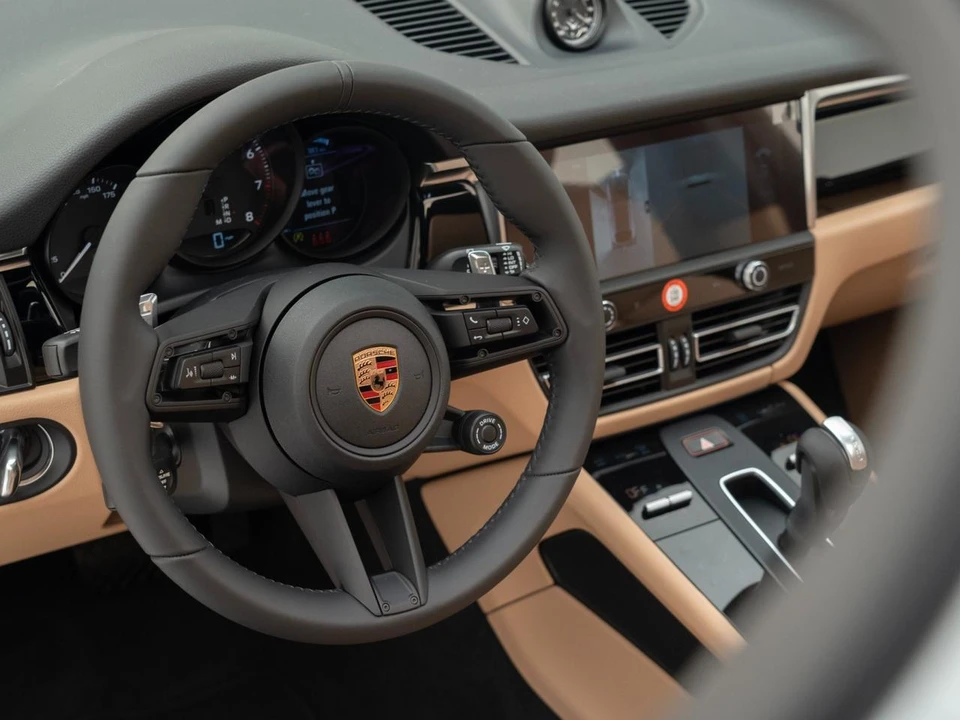 2026 Porsche Macan Electric - Image 17 of 28