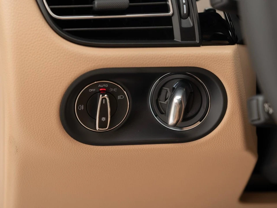 2026 Porsche Macan Electric - Image 25 of 28