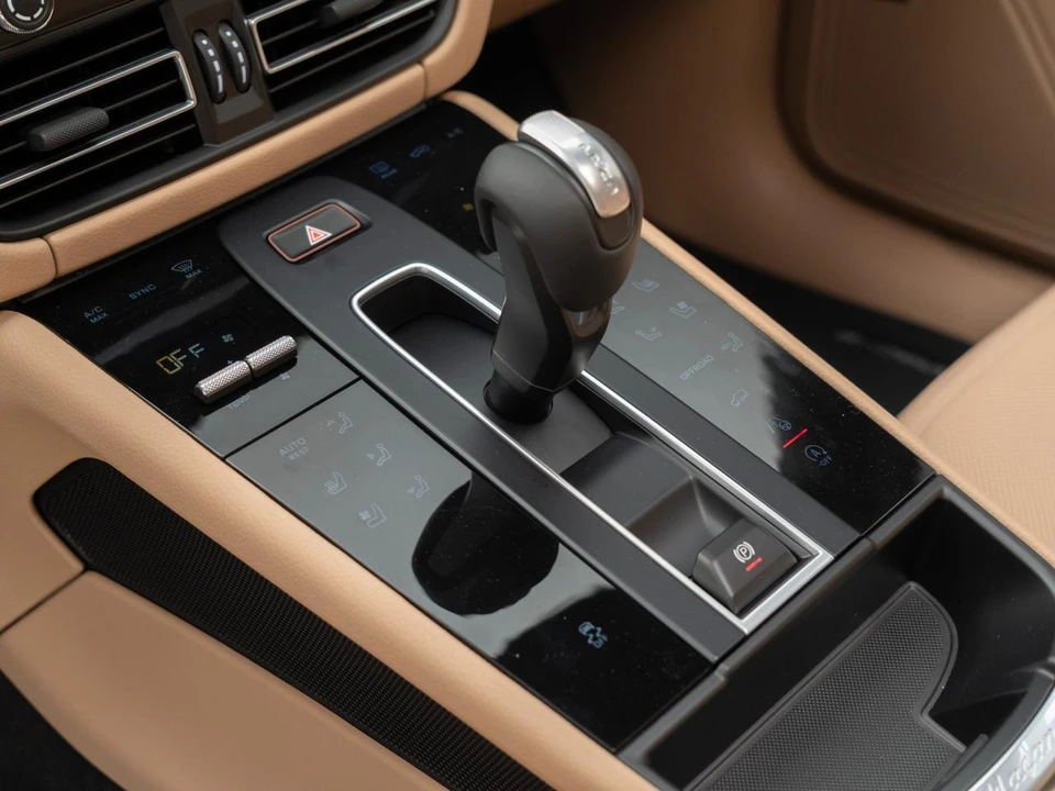 2026 Porsche Macan Electric - Image 23 of 28