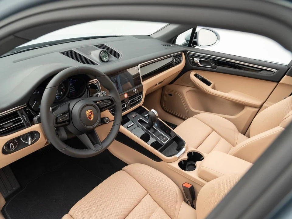 2026 Porsche Macan Electric - Image 4 of 28