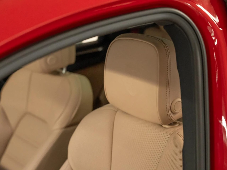 2026 Porsche Macan Electric - Image 25 of 29