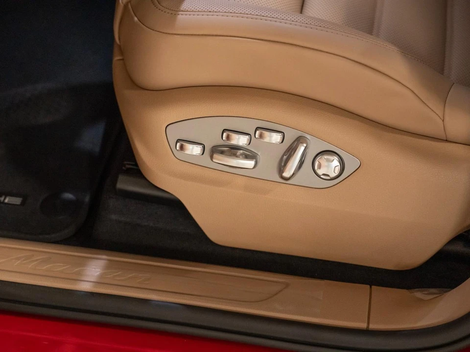 2026 Porsche Macan Electric - Image 13 of 29