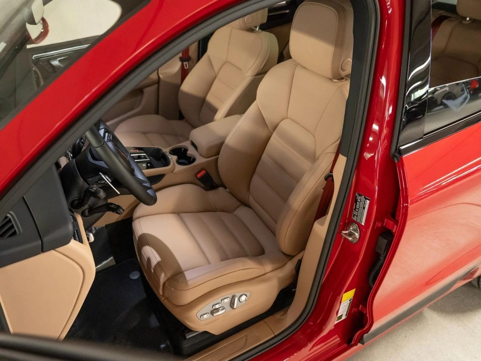 2026 Porsche Macan Electric - Image 5 of 29