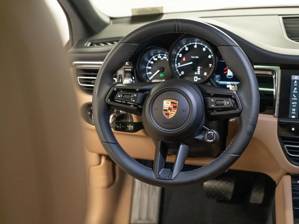 2026 Porsche Macan Electric - Image 27 of 29