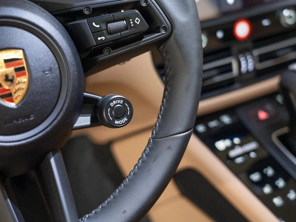2026 Porsche Macan Electric - Image 23 of 29