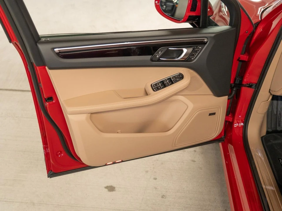 2026 Porsche Macan Electric - Image 16 of 29