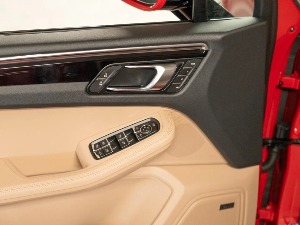 2026 Porsche Macan Electric - Image 17 of 29