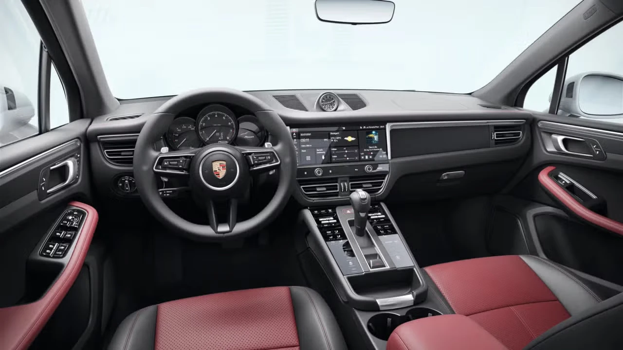2026 Porsche Macan - Image 28 of 31