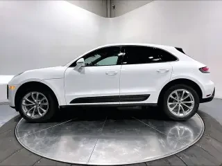 2026 Porsche Macan Electric - Image 13 of 31