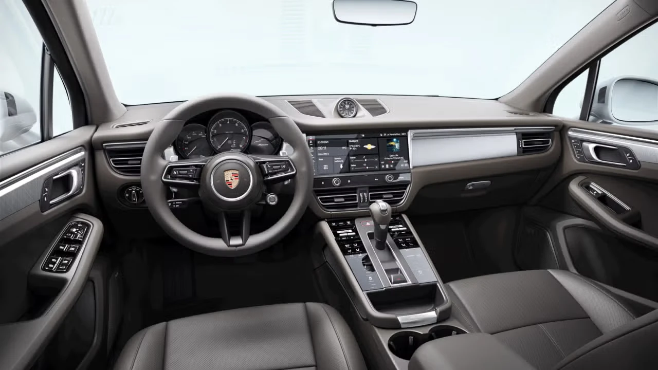 2026 Porsche Macan - Image 28 of 30