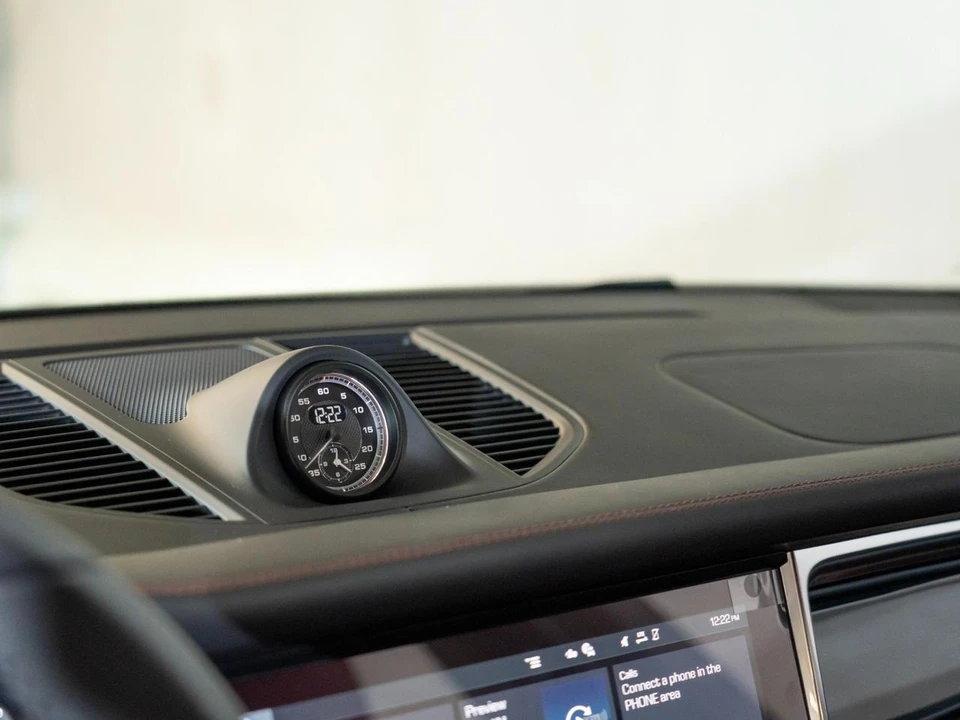 2026 Porsche Macan Electric - Image 20 of 28