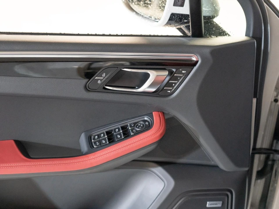 2026 Porsche Macan Electric - Image 18 of 28