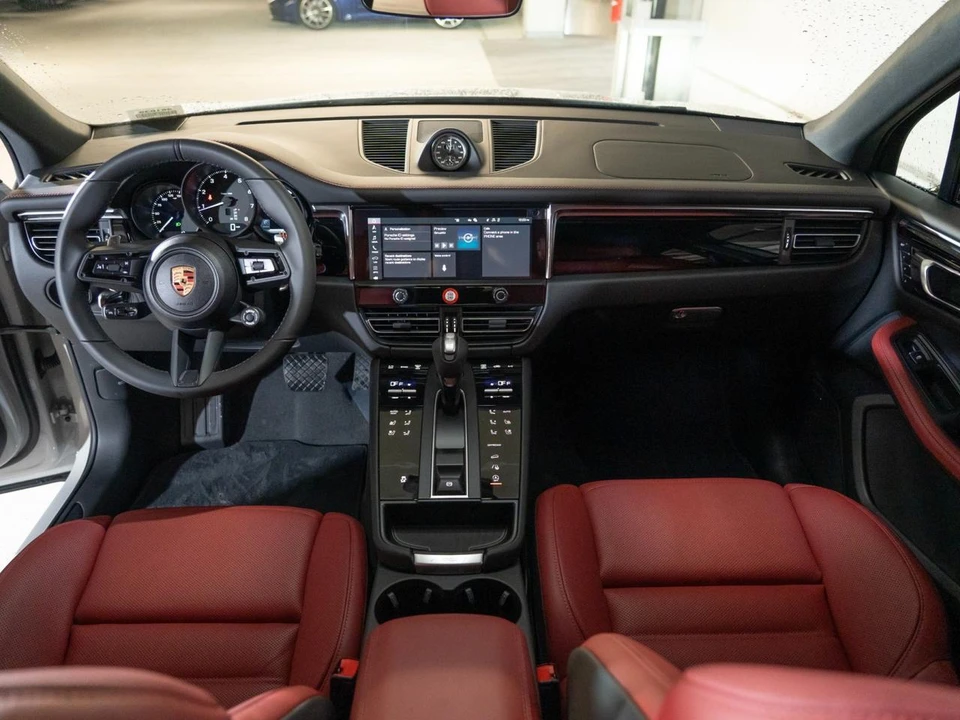 2026 Porsche Macan Electric - Image 26 of 28