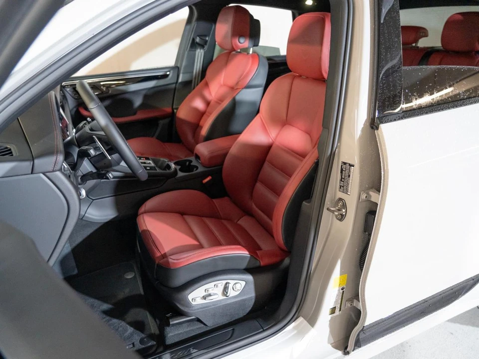 2026 Porsche Macan Electric - Image 5 of 28