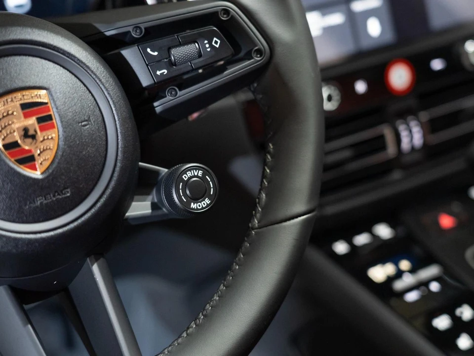 2026 Porsche Macan Electric - Image 23 of 28