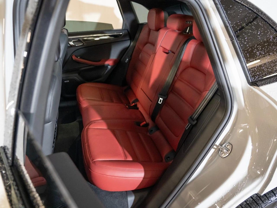2026 Porsche Macan Electric - Image 25 of 28