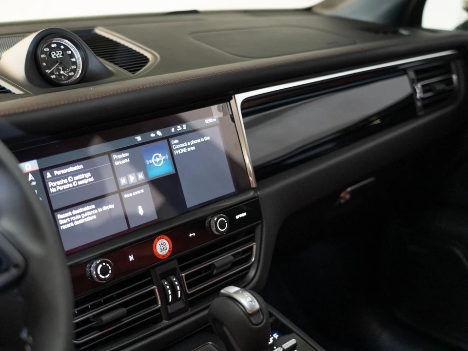 2026 Porsche Macan Electric - Image 21 of 28