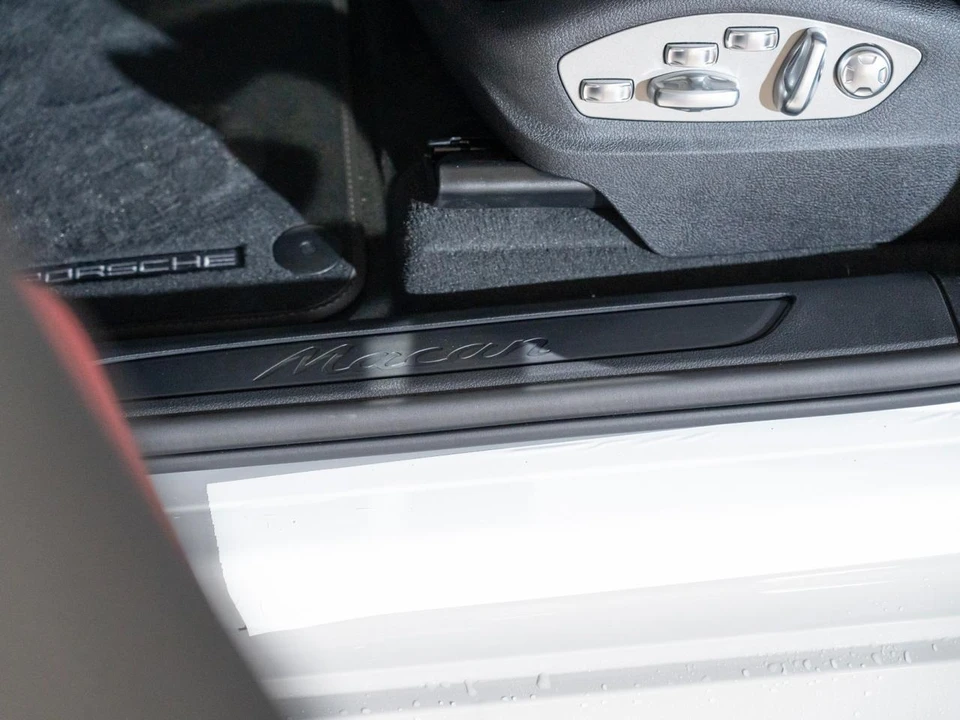 2026 Porsche Macan Electric - Image 12 of 28