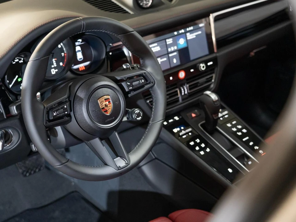 2026 Porsche Macan Electric - Image 16 of 28