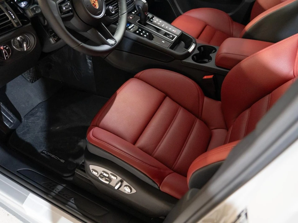2026 Porsche Macan Electric - Image 15 of 28