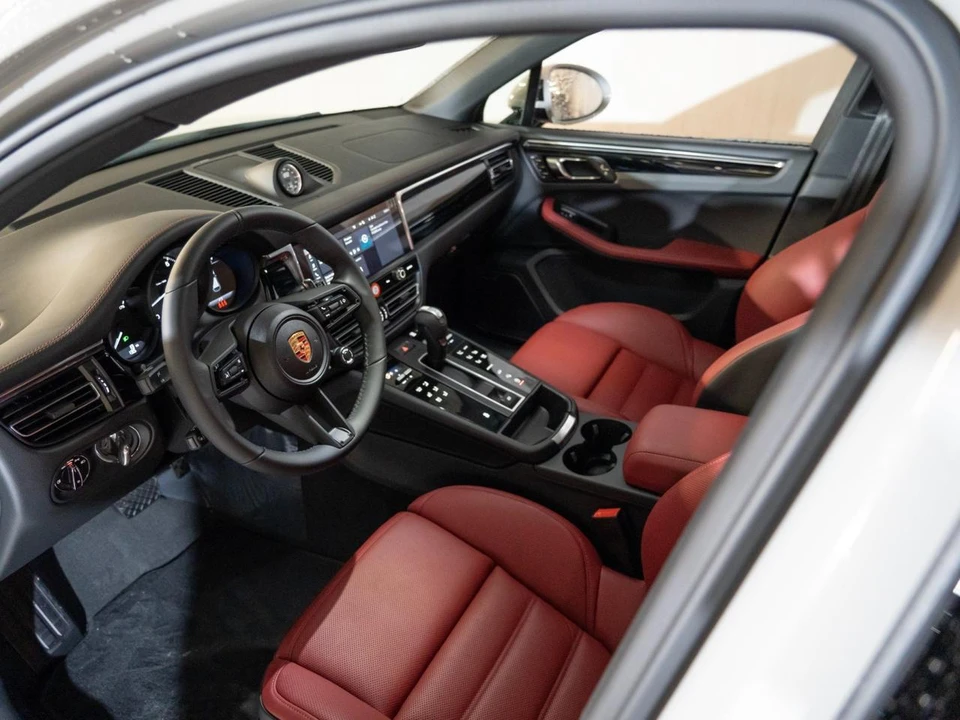 2026 Porsche Macan Electric - Image 4 of 28