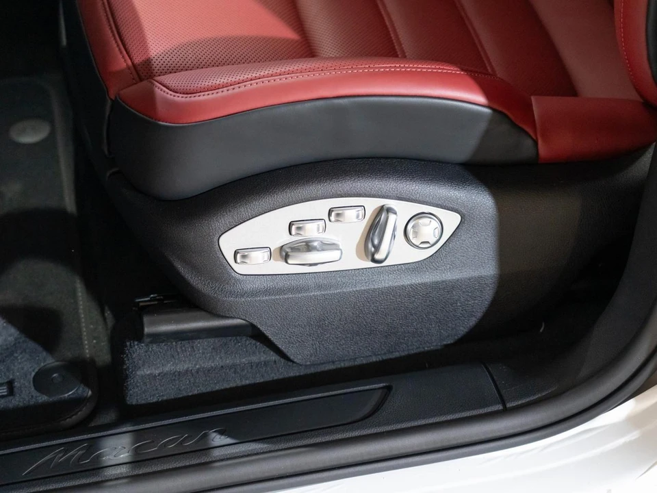2026 Porsche Macan Electric - Image 13 of 28