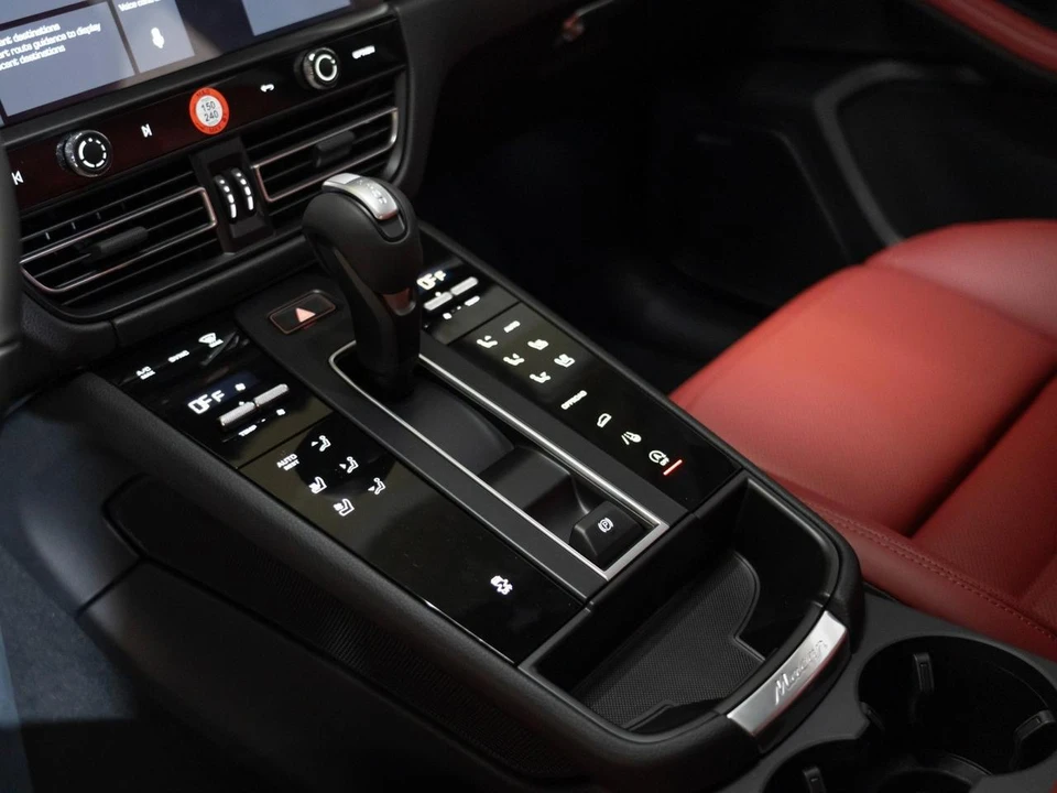 2026 Porsche Macan Electric - Image 22 of 28