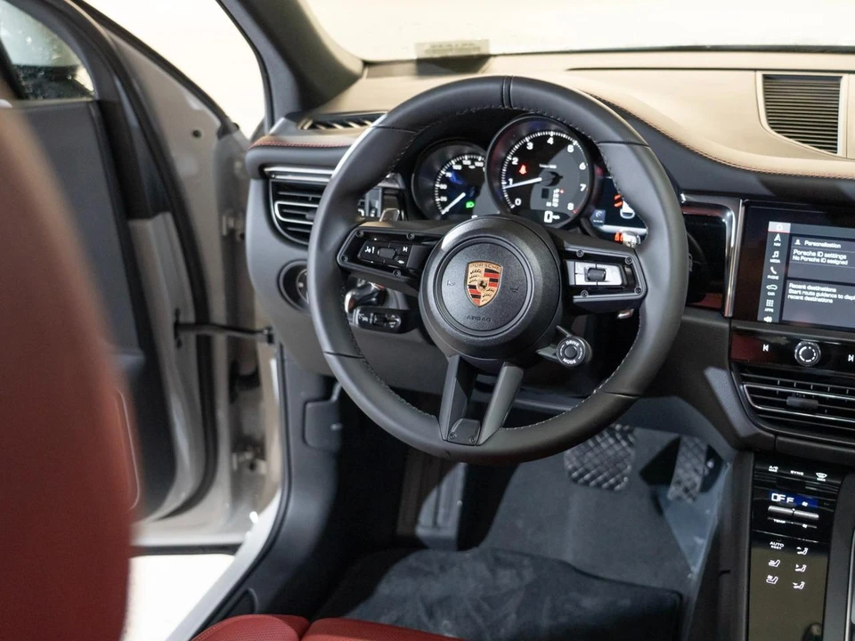 2026 Porsche Macan Electric - Image 27 of 28